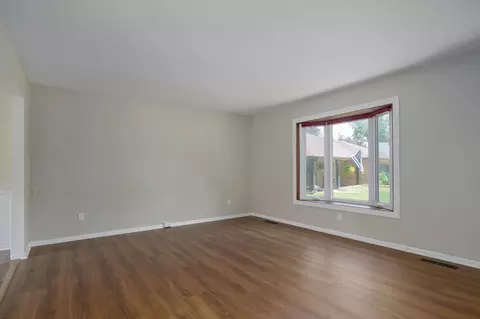 Living - 4349 S Cardinal Pl, Springfield, MO 65804 photo 2 of 4