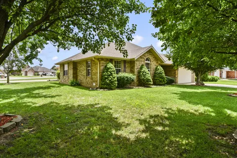 Exterior - 610 N Ellen St, Nixa, MO 65714 photo 3 of 7