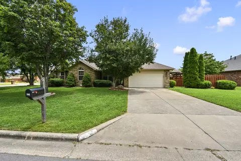 Exterior - 610 N Ellen St, Nixa, MO 65714 photo 2 of 7