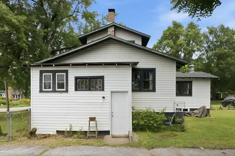 Exterior - 600 E Cozy St, Springfield, MO 65807 photo 8 of 10