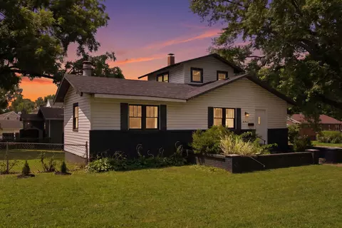 Exterior - 600 E Cozy St, Springfield, MO 65807 photo 2 of 10
