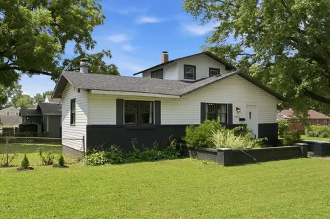 Exterior - 600 E Cozy St, Springfield, MO 65807 photo 4 of 10