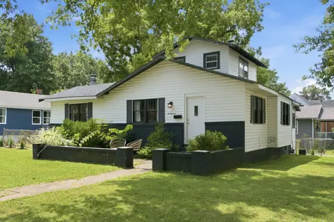 Exterior - 600 E Cozy St, Springfield, MO 65807 photo 5 of 10