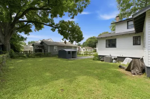 Exterior - 600 E Cozy St, Springfield, MO 65807 photo 7 of 10