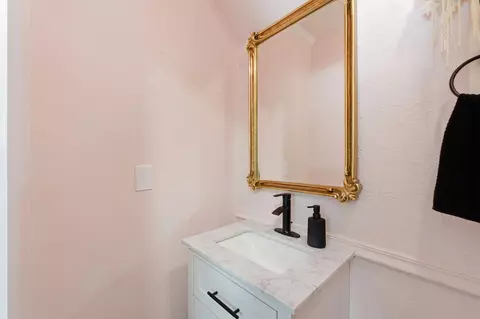 Bath - 600 E Cozy St, Springfield, MO 65807 photo 3 of 3