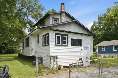 Exterior - 600 E Cozy St, Springfield, MO 65807 photo 9 of 10