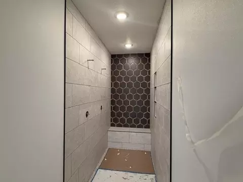 Bath - 1761 E Skyline, Ozark, MO 65721 photo 1 of 3
