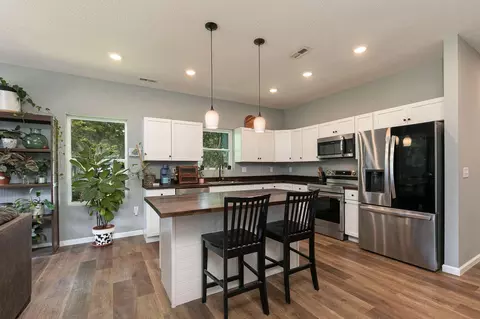 Kitchen - 2620 W Calhoun St, Springfield, MO 65802 photo 2 of 4