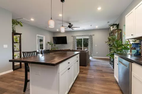Kitchen - 2620 W Calhoun St, Springfield, MO 65802 photo 4 of 4