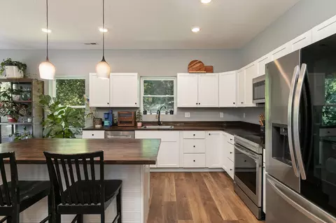 Kitchen - 2620 W Calhoun St, Springfield, MO 65802 photo 1 of 4