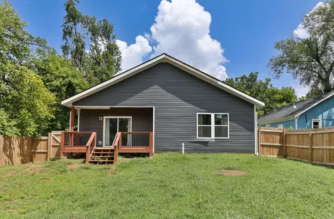 Exterior - 2620 W Calhoun St, Springfield, MO 65802 photo 6 of 7