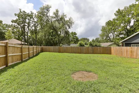 Exterior - 2620 W Calhoun St, Springfield, MO 65802 photo 7 of 7