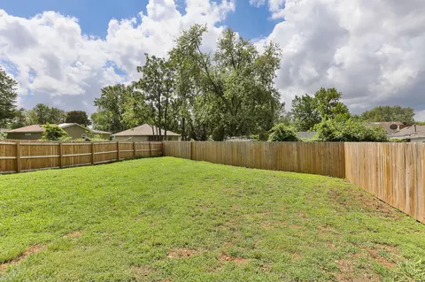 Exterior - 2620 W Calhoun St, Springfield, MO 65802 photo 5 of 7
