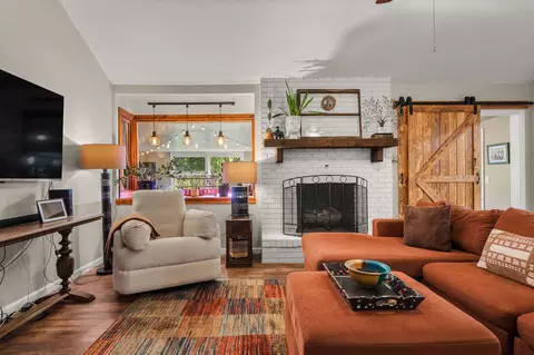 Living - 4709 S Deborah Rd, Springfield, MO 65810 photo 3 of 4