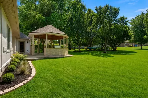 Exterior - 3702 E Dartmoor Ct, Springfield, MO 65802 photo 2 of 6