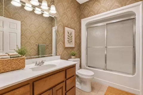 Bath - 3702 E Dartmoor Ct, Springfield, MO 65802 photo 2 of 2
