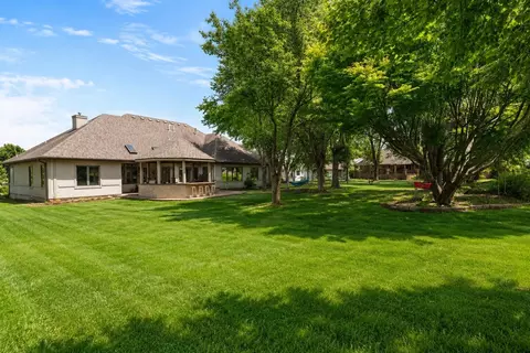 Exterior - 3702 E Dartmoor Ct, Springfield, MO 65802 photo 2 of 4