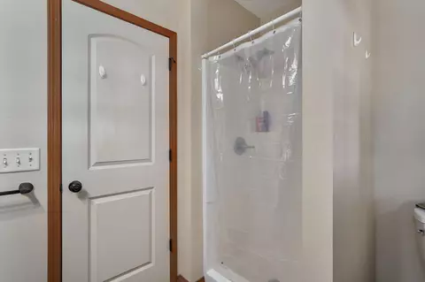 Bath - 208 Spruce Ave, Clever, MO 65631 photo 4 of 4