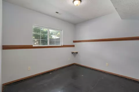 Bedroom - 208 Spruce Ave, Clever, MO 65631 photo 4 of 4