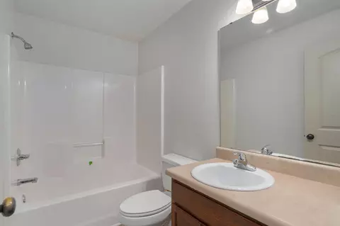 Bath - 208 Spruce Ave, Clever, MO 65631 photo 2 of 4