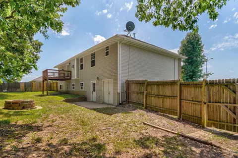 Exterior - 208 Spruce Ave, Clever, MO 65631 photo 4 of 9