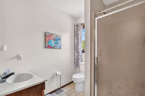 Bath - 111 Bobcat Ct, Forsyth, MO 65653 photo 3 of 4