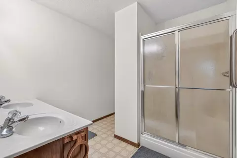 Bath - 111 Bobcat Ct, Forsyth, MO 65653 photo 2 of 4