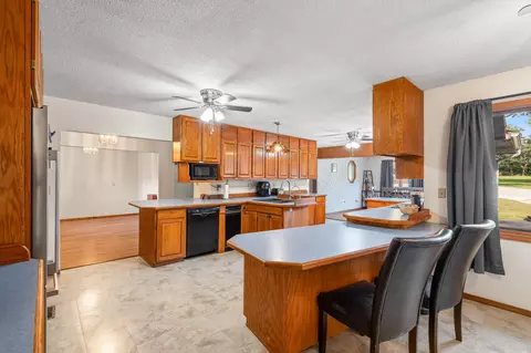 Kitchen - 111 Bobcat Ct, Forsyth, MO 65653 photo 3 of 4