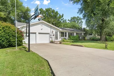 Exterior - 438 S Belcrest Ave, Springfield, MO 65802 photo 3 of 10