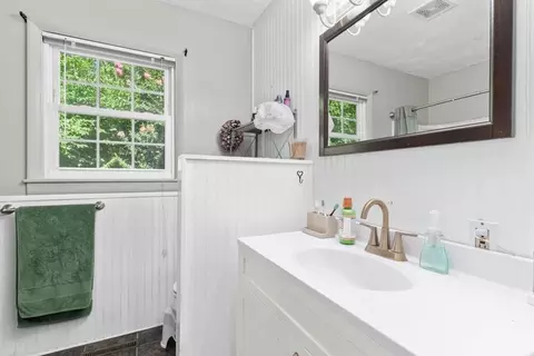 Bath - 438 S Belcrest Ave, Springfield, MO 65802 photo 2 of 2