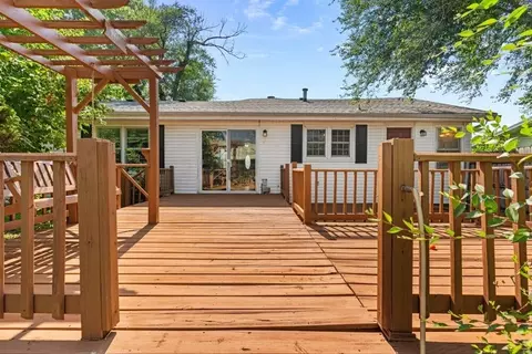 Exterior - 438 S Belcrest Ave, Springfield, MO 65802 photo 8 of 10