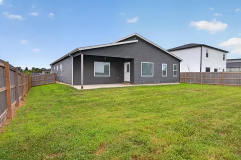Exterior - 3939 E Appledore Ct, Brookline, MO 65619 photo 3 of 5