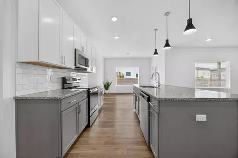 Kitchen - 3939 E Appledore Ct, Brookline, MO 65619 photo 1 of 3
