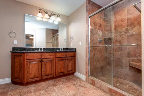 Bath - 3103 Riverstone Dr, Branson, MO 65616 photo 3 of 3