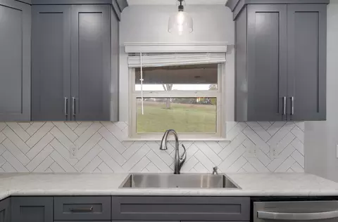 Kitchen - 742 Azalea Ln, Clever, MO 65631 photo 2 of 3