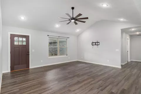 Living - 742 Azalea Ln, Clever, MO 65631 photo 2 of 3
