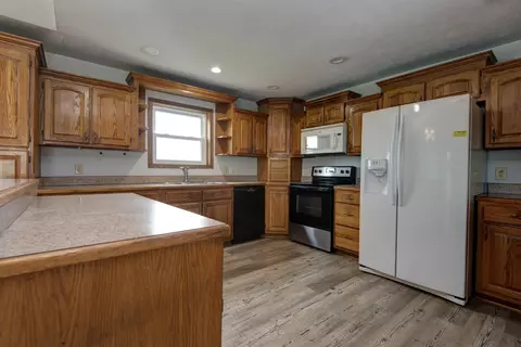 Kitchen - 26982 State Highway 38, Marshfield, MO 65706 photo 2 of 4