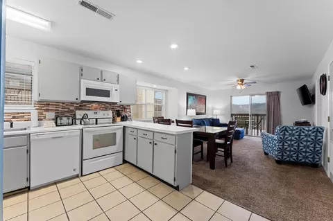 Kitchen - 29 Blue Bird Way #3, Branson, MO 65616 photo 2 of 5
