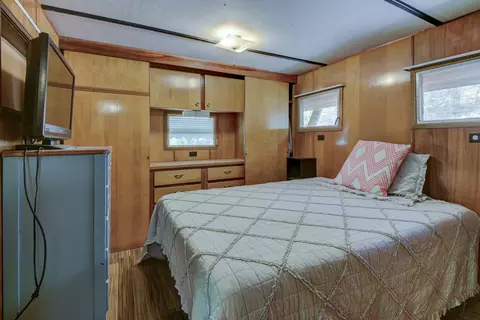 Bedroom - 19481 Big Creek Rd, Shell Knob, MO 65747 photo 2 of 2