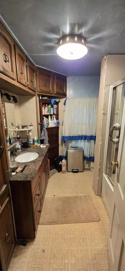 Bath - 231 E Terrill Creek Rd, Billings, MO 65610 photo 1 of 2