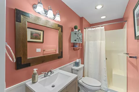 Bath - 25 Oak Ct, Branson, MO 65616 photo 3 of 3