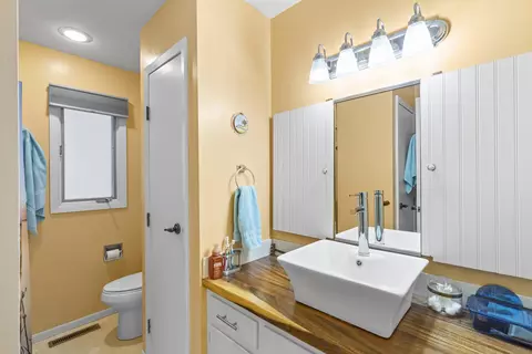 Bath - 25 Oak Ct, Branson, MO 65616 photo 1 of 3