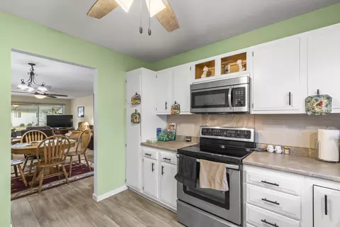 Kitchen - 25 Oak Ct, Branson, MO 65616 photo 2 of 3