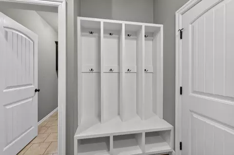 Entry Way - 831 N Grapevine Rd, Springfield, MO 65802 photo 1 of 3