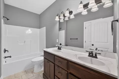 Bath - 831 N Grapevine Rd, Springfield, MO 65802 photo 4 of 5