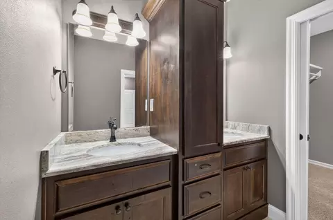 Bath - 831 N Grapevine Rd, Springfield, MO 65802 photo 2 of 5