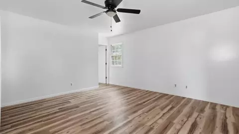 Living - 651 Plainview Dr, Houston, MO 65483 photo 6 of 7