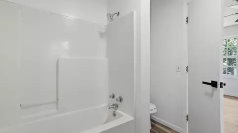 Bath - 651 Plainview Dr, Houston, MO 65483 photo 3 of 4