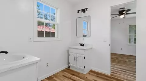 Bath - 651 Plainview Dr, Houston, MO 65483 photo 4 of 4