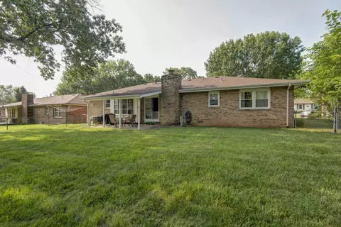Exterior - 2941 E Linwood St, Springfield, MO 65804 photo 3 of 4